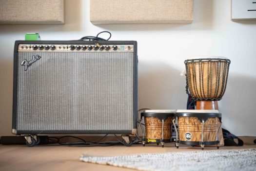 TMB Fender Amp und Bongos